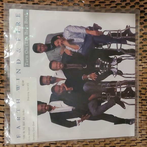 Columbia Other - 2/$8 🎶 EARTH WIND AND FIRE Turn On the Beat Box 45 rpm vinyl record